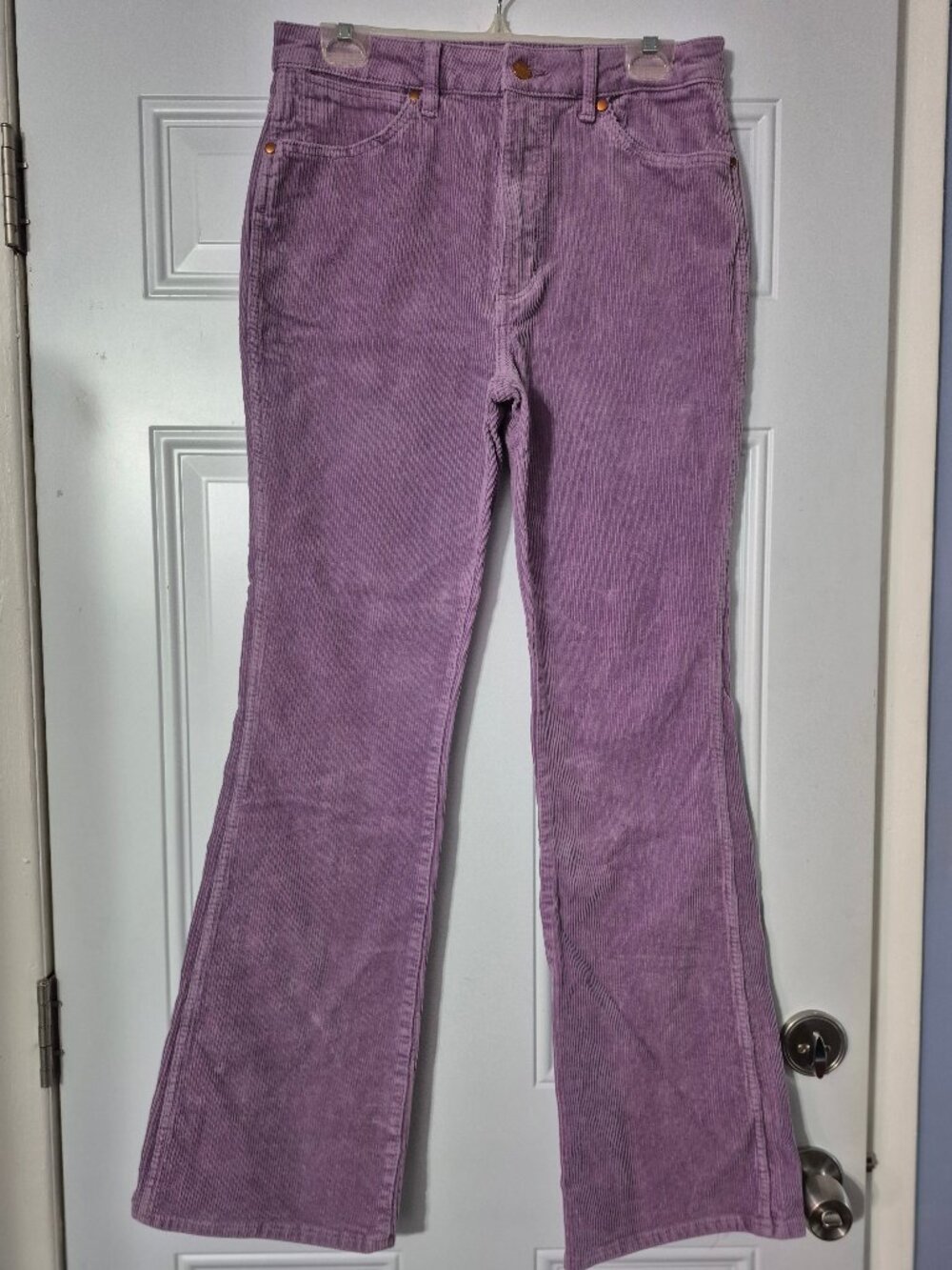 Bootcut CORDUROY jeans. Classics from Wrangler. 30 X34. Lavender.
